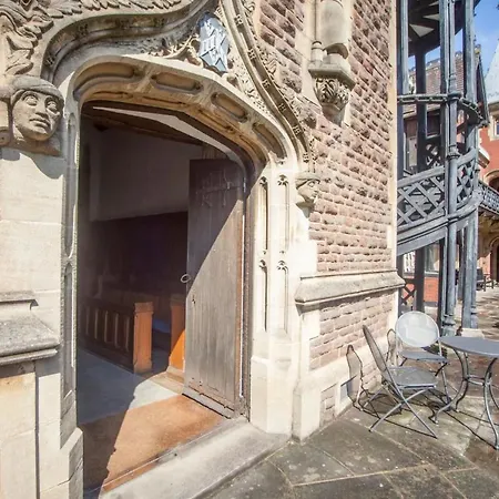 Elegant 1 Bedroom Flat With Period Features In * 布里斯托