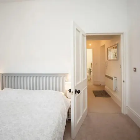 아파트 Elegant 1 Bedroom Flat With Period Features In *