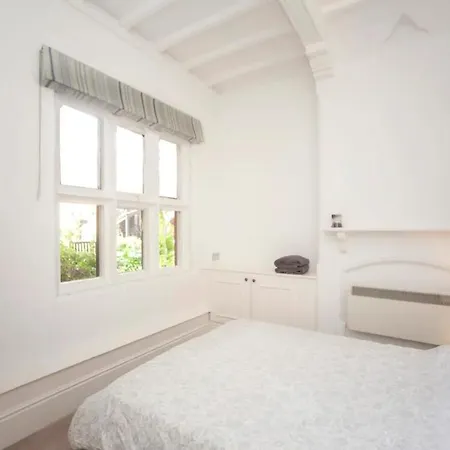 아파트 Elegant 1 Bedroom Flat With Period Features In